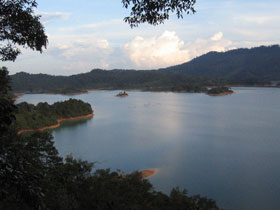 batang ai lake
