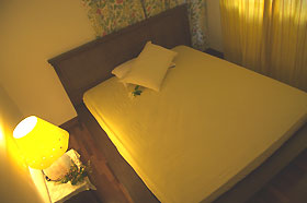 queen bedded room