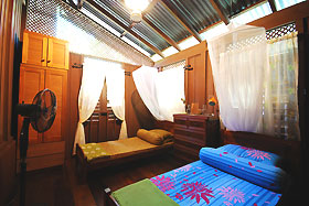 smaller bedroom at adrian's bungalow