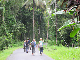 village life is good too. there's a small internet cafe in the village some 20mins walk from our guesthouse, a small convenience store and lots of friendly people